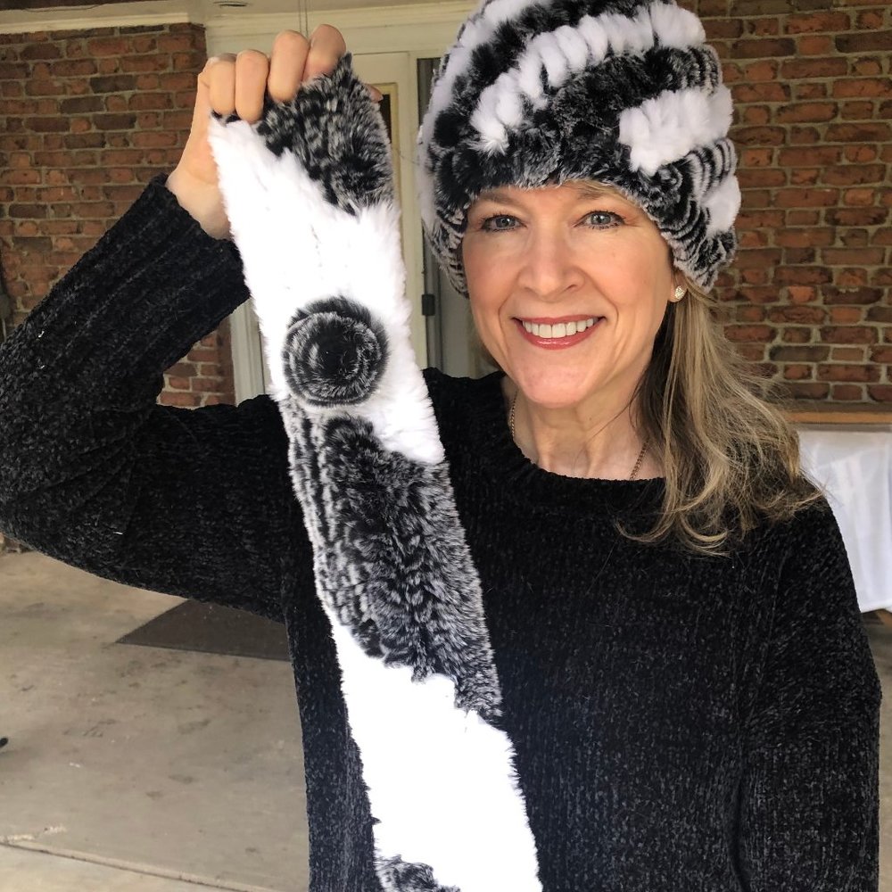 Scarf, Rex Rabbit - Picture 2 of 2